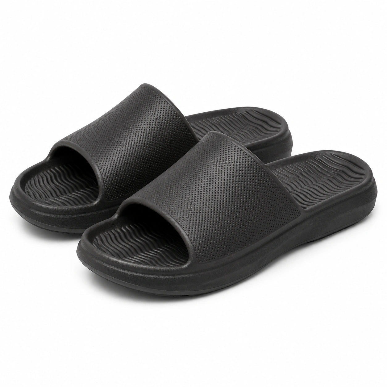 Claquettes 42/43 noires en matière synthétique à enfiler pour maison et piscine
