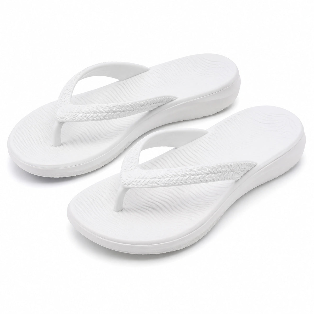 Tongs 42/43 blanches en matière synthétique à semelle texturée pour plage et loisirs
